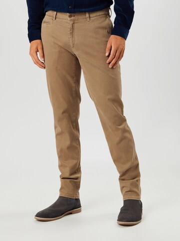 BRAX Regular Chino 'Fabio' in Bruin: voorkant