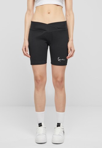 Karl Kani Skinny Shorts in Schwarz: predná strana