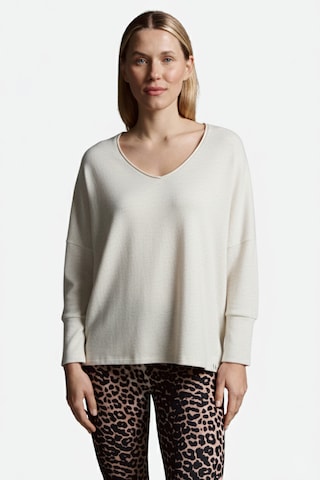 Cotton Candy Langarmshirt in Weiß: Vorderseite