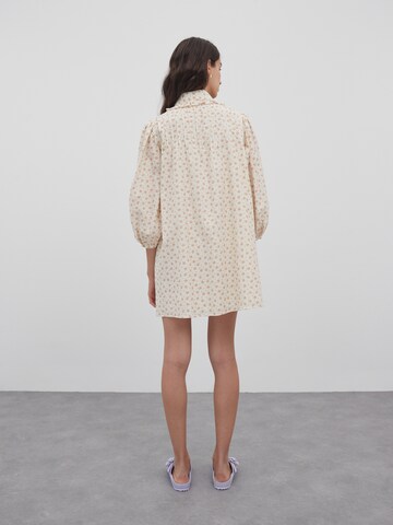 EDITED Shirt dress 'Debbie' in Beige