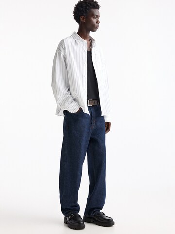 Fit confort Chemise Pull&Bear en blanc