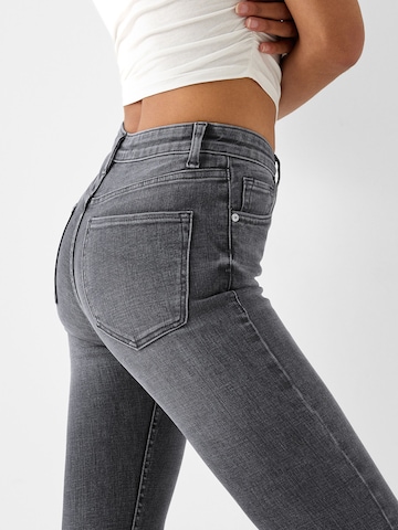 Bershka Skinny Jeans in Grijs