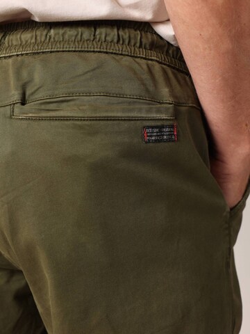 Coupe slim Pantalon Deeluxe en vert