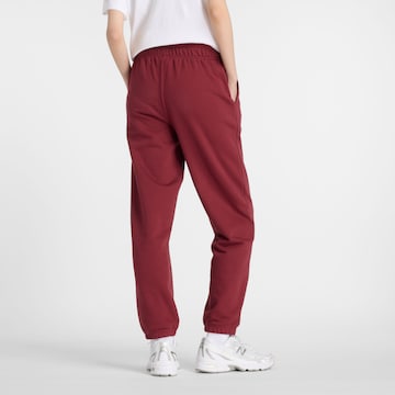 Effilé Pantalon 'Essentials' new balance en rouge