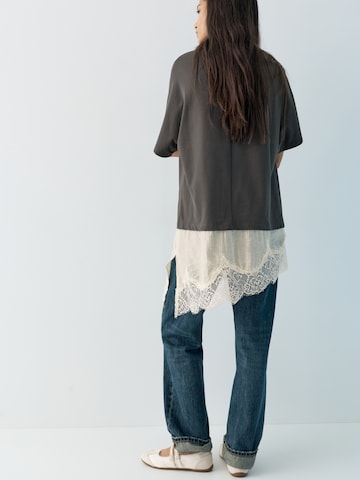 Tricou de la Pull&Bear pe gri