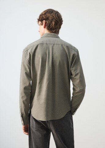 MANGO MAN Regular Fit Hemd in Beige