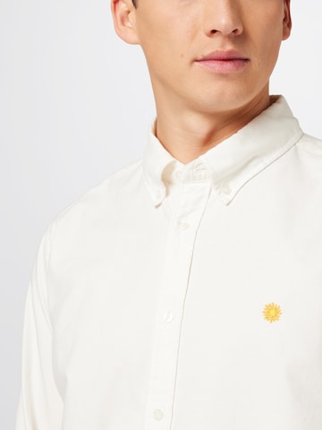 ABOUT YOU Limited - Ajuste regular Camisa 'Melvin by Levin Hotho' en blanco