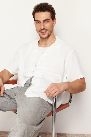 Trendyol Comfort fit Koszula w kolorze biały