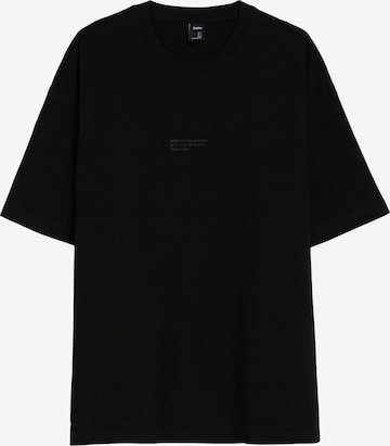 Tricou de la Bershka pe negru: față