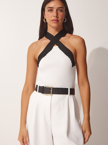 Happiness İstanbul Τοπ σε λευκό: μπροστά