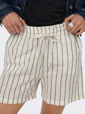 ONLY Regular Shorts 'ONLTizana' in Grau