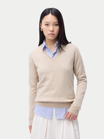 GOBI Cashmere Tröja 'Women's Essential Cashmere V-Neck Sweater' i vit: framsida