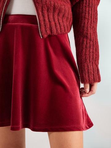 Gonna 'Zuri' di ABOUT YOU in rosso