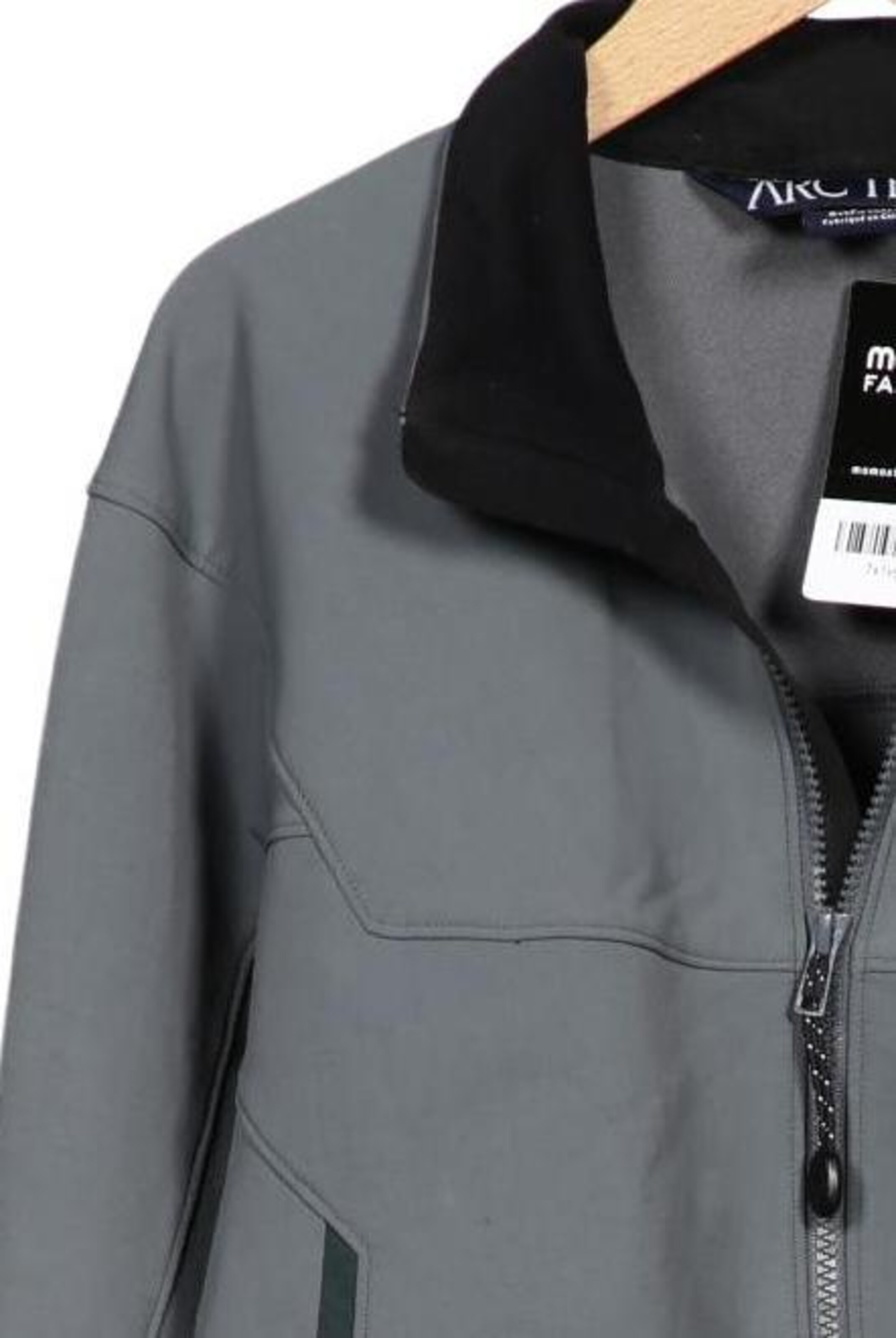 Arcteryx Jacket & Coat in S in Grey