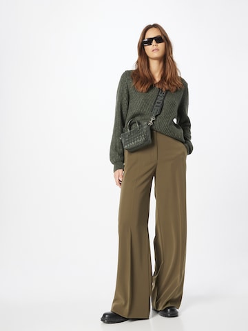 Wide leg Pantaloni con piega frontale di Samsøe Samsøe in verde