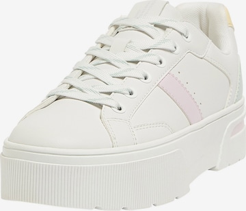 Baskets basses Pull&Bear en blanc : devant