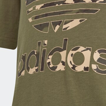 ADIDAS ORIGINALS T-Shirt 'Camo' in Grün