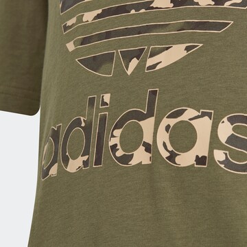 ADIDAS ORIGINALS - Camiseta 'Camo' en verde