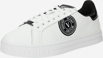 Versace Jeans Couture - Zapatillas deportivas bajas 'COURT88' en blanco: frente