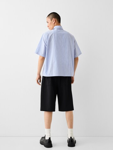 Bershka Comfort Fit Skjorte i blå