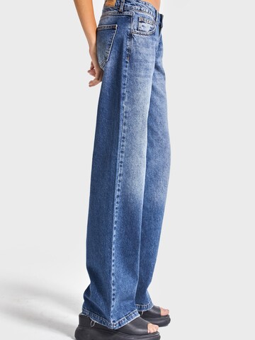 IT'S BASIC Regular Jeans 'Straight Low Rise Jeans' in Blauw
