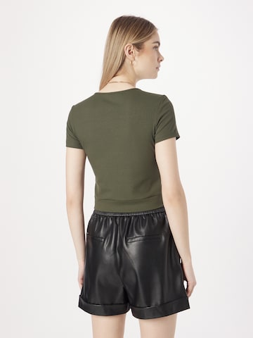 ABOUT YOU Shirt 'Emely' in Groen