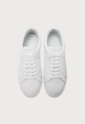 Valentino Shoes Σνίκερ χαμηλό 'BAJA' σε λευκό: κορυφή