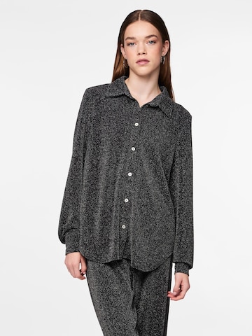 PIECES Bluse 'PIA' i sort: forside