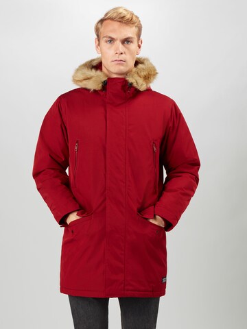 sarkans LEVI'S ® Standarta piegriezums Ziemas parka 'Woodside Long Utility': no priekšpuses