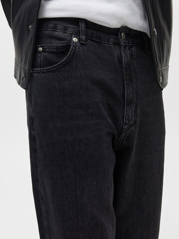 Pull&Bear Regular Jeans in Schwarz