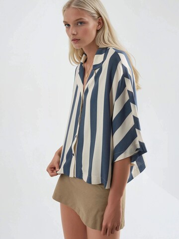 Busem Blouse in Blue