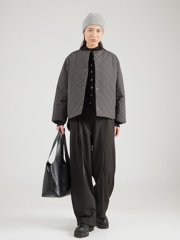 Geacă de primăvară-toamnă 'Mona' de la Embassy of Bricks and Logs pe negru