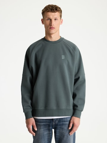 CHASIN' Sweatshirt in Green: front