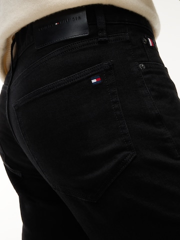 juoda TOMMY HILFIGER Standartinis Džinsai 'Carlo'