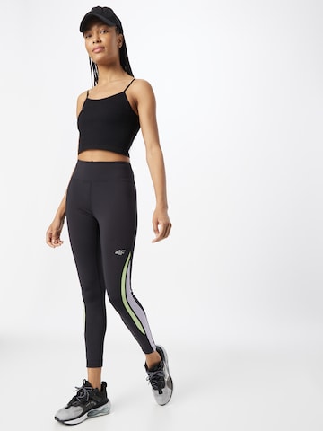 Skinny Pantaloni sportivi di 4F in nero