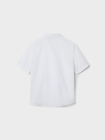 Coupe regular Chemise NAME IT en blanc