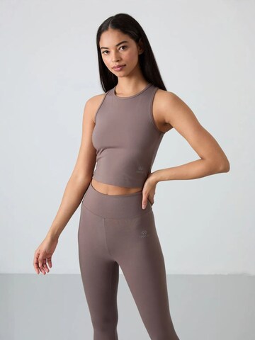 Tommy Life Treeningdress, värv pruun