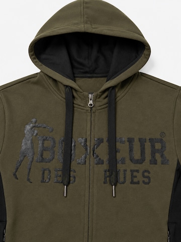 Boxeur des Rues - Sudadera con cremallera 'Herren Hoodie Fitted Boxeur des Rues mit Reißverschluss und Kapuze, Olivgrün, Schwarzes Logo, Baumwolle' en verde
