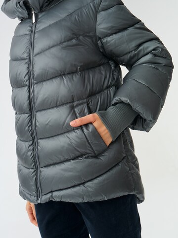 Veste d’hiver 'EMIKIA' TATUUM en gris