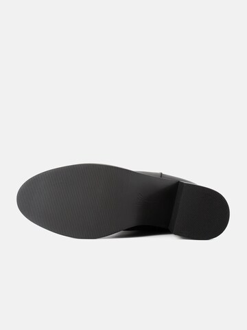 Botine 'SIMPLE LIFE' de la L37 HANDMADE SHOES pe negru