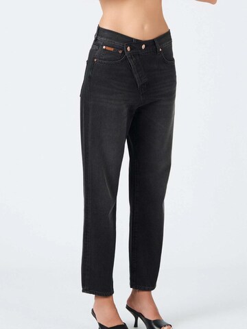 No44 Tapered Jeans 'Crossover Jean Black'‌‌ in Schwarz