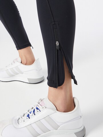 Skinny Pantalon de sport Newline en noir