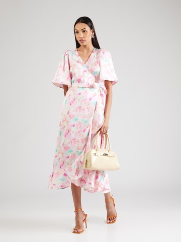 VERO MODA Платье в Ярко-розовый