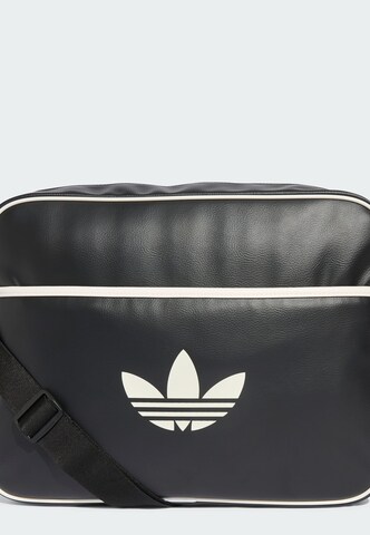 ADIDAS ORIGINALS Schoudertas 'Airliner' in Zwart