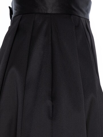 acob a porter Skirt in Black