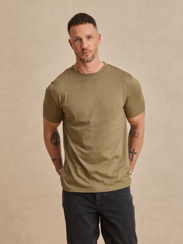 DAN FOX APPAREL Футболка 'Piet' в Зеленый