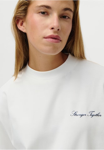 OH APRIL Shirt 'Amara Stronger' in White