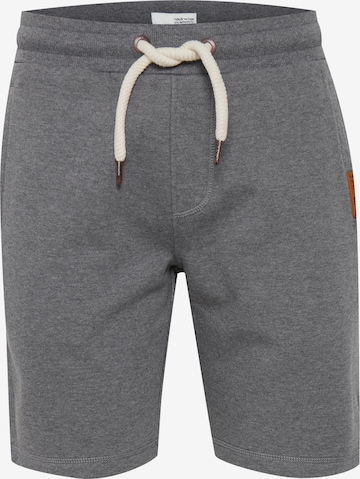 !Solid Regular Shorts 'Trippo' in Grau: predná strana