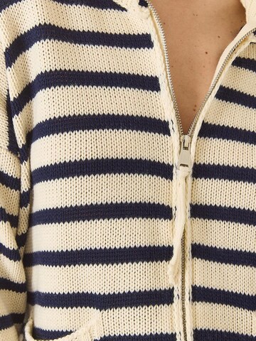 Giacchetta extra large di Bianco Lucci in beige