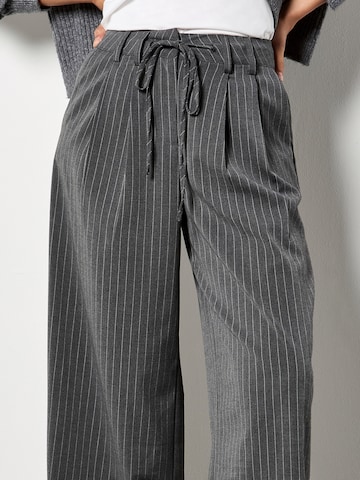 Wide leg Pantaloni di Apricot in grigio